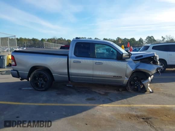 2022 Ram 1500 Big Horn z VIN 1C6RREBG4NN190651, wystawiony jako IAAI lot #41325932 z przebiegiem 31 856 mil mil oraz . Historia ofert i sprzedaży dostępna na DreamBid. Obrazek 13.