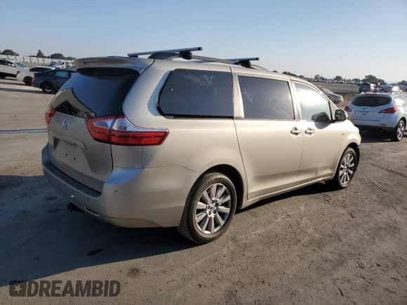 2017 Toyota Sienna LE z VIN 5TDJZ3DC8HS173774, wystawiony jako Copart lot #84217255 z przebiegiem 103 952 mil mil oraz Szkoda całkowita • Salvage title. Historia ofert i sprzedaży dostępna na DreamBid. Obrazek 3.