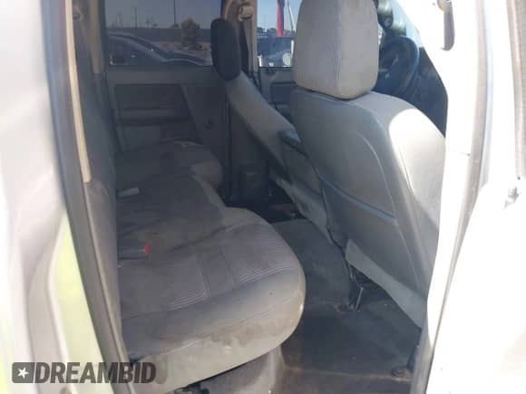 2006 Dodge 2500 SLT z VIN 1D7KS28C16J151063, wystawiony jako IAAI lot #42454688 z przebiegiem 284 260 mil mil oraz . Historia ofert i sprzedaży dostępna na DreamBid. Obrazek 8.