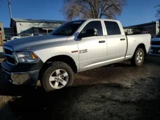 2016 Ram 1500 Tradesman z VIN 1C6RR7SM7GS143085, wystawiony jako Copart lot #41845935 z przebiegiem 141 970 mil mil oraz Szkoda całkowita • Salvage title. Historia ofert i sprzedaży dostępna na DreamBid. Obrazek 1.