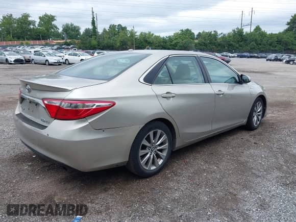 2016 Toyota Camry LE z VIN 4T1BD1FK9GU178077, wystawiony jako IAAI lot #42881844 z przebiegiem 264 207 mil mil oraz . Historia ofert i sprzedaży dostępna na DreamBid. Obrazek 4.