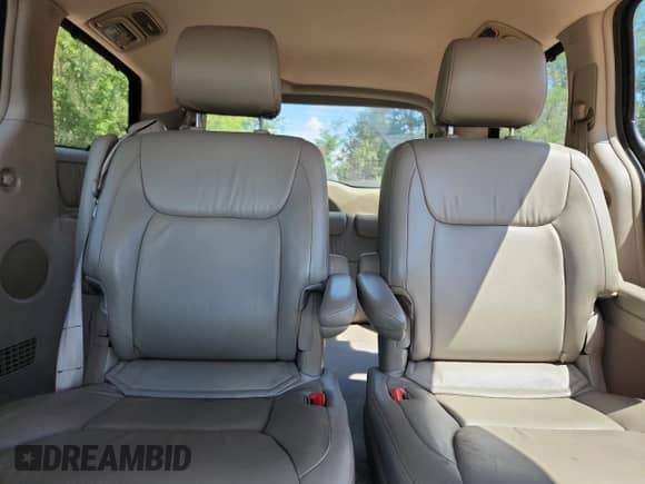 2004 Toyota Sienna XLE z VIN 5TDBA22C84S022517, wystawiony jako Copart lot #63709835 z przebiegiem 183 060 mil mil oraz Szkoda całkowita • Salvage title. Historia ofert i sprzedaży dostępna na DreamBid. Obrazek 10.