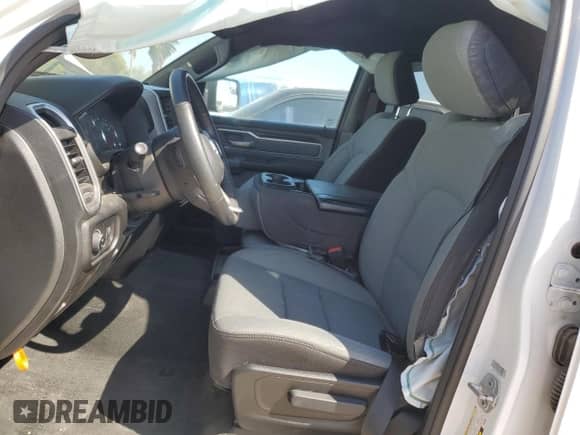 2023 Ram 1500 Lone Star z VIN 1C6RREBT7PN545960, wystawiony jako Copart lot #46979225 z przebiegiem 50 012 mil mil oraz Czysty tytuł • Clean title. Historia ofert i sprzedaży dostępna na DreamBid. Obrazek 7.