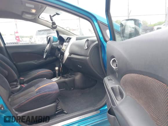 2015 Nissan Note SV z VIN 3N1CE2CP0FL396030, wystawiony jako IAAI lot #42030132 z przebiegiem 46 635 mil mil oraz . Historia ofert i sprzedaży dostępna na DreamBid. Obrazek 5.