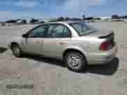 1998 Saturn SL z VIN 1G8ZK5272WZ276073, wystawiony jako Copart lot #69880235 z przebiegiem 147 663 mil mil oraz Szkoda całkowita • Salvage title. Historia ofert i sprzedaży dostępna na DreamBid. Obrazek 2.