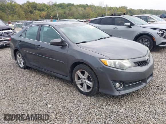 2014 Toyota Camry L with VIN 4T1BF1FK7EU326086, listed as a IAAI auction lot 43302921 with 427,832 mi miles and . Bid and sale history available at DreamBid. Image 1.