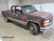 1998 GMC Sierra 1500 z VIN 1GTEC19W2WE548846, wystawiony jako Copart lot #44372455 z przebiegiem 290 769 mil mil oraz Szkoda całkowita • Salvage title. Historia ofert i sprzedaży dostępna na DreamBid. Obrazek 4.