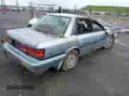 1991 Toyota Camry z VIN 4T1VV22E5MU065027, wystawiony jako IAAI lot #41919972 z przebiegiem 157 835 mil mil oraz . Historia ofert i sprzedaży dostępna na DreamBid. Obrazek 4.