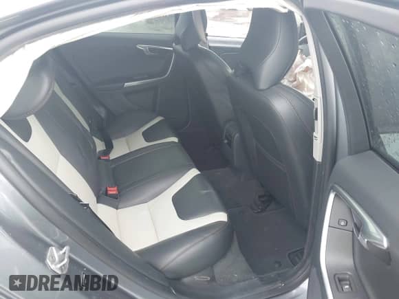 2016 Volvo S60 T5 Platinum с VIN YV4612UM4G2000529, выставлен на аукционе IAAI как лот 42299464 с пробегом 124 201 миль миль и . История ставок и продаж доступна на DreamBid. Изображение 8.