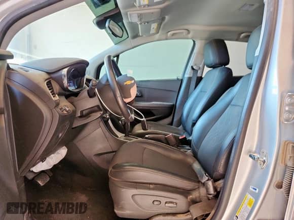 2020 Chevrolet Trax LT z VIN KL7CJLSB8LB033635, wystawiony jako Copart lot #82047475 z przebiegiem 36 905 mil mil oraz Szkoda całkowita • Salvage title. Historia ofert i sprzedaży dostępna na DreamBid. Obrazek 7.