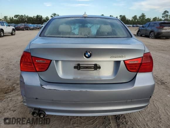 2009 BMW 3 Series 328i z VIN WBAPH77589NM46007, wystawiony jako Copart lot #69444244 z przebiegiem Nie podano mil oraz Szkoda całkowita • Salvage title. Historia ofert i sprzedaży dostępna na DreamBid. Obrazek 6.