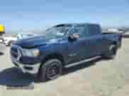 2021 Ram 1500 Big Horn z VIN 1C6SRFMTXMN562364, wystawiony jako Copart lot #55867085 z przebiegiem 77 000 mil mil oraz Szkoda całkowita • Salvage title. Historia ofert i sprzedaży dostępna na DreamBid. Obrazek 1.