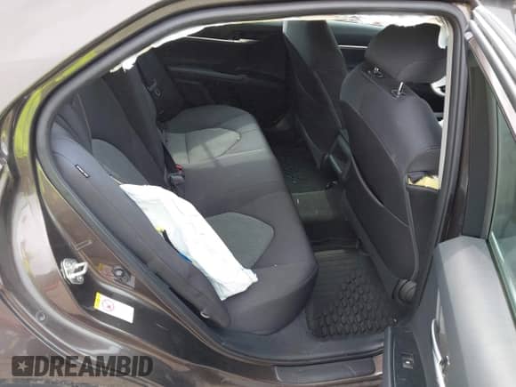 2018 Toyota Camry SE z VIN 4T1B11HK8JU541000, wystawiony jako IAAI lot #42759084 z przebiegiem 54 273 mil mil oraz . Historia ofert i sprzedaży dostępna na DreamBid. Obrazek 8.