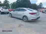 2019 Hyundai Elantra Value Edition z VIN 5NPD84LF1KH422270, wystawiony jako IAAI lot #42995511 z przebiegiem 97 986 mil mil oraz . Historia ofert i sprzedaży dostępna na DreamBid. Obrazek 3.