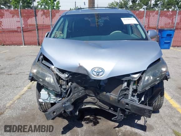 2013 Toyota Sienna SE с VIN 5TDXK3DC7DS287161, выставлен на аукционе IAAI как лот 42249232 с пробегом 168 307 миль миль и . История ставок и продаж доступна на DreamBid. Изображение 6.