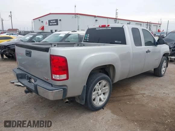 2007 GMC Sierra 1500 SLE1 z VIN 2GTEC19J071605651, wystawiony jako IAAI lot #41601256 z przebiegiem 142 130 mil mil oraz . Historia ofert i sprzedaży dostępna na DreamBid. Obrazek 4.