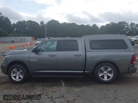 2013 Ram 1500 Sport z VIN 1C6RR7MT1DS703361, wystawiony jako IAAI lot #42971999 z przebiegiem 206 743 mil mil oraz . Historia ofert i sprzedaży dostępna na DreamBid. Obrazek 14.