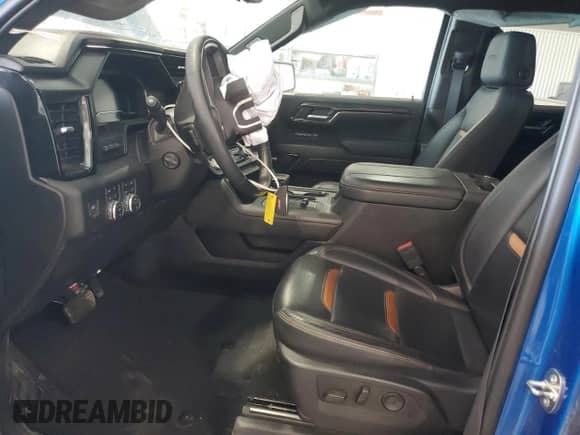 2024 GMC Sierra 1500 AT4 z VIN 1GTUUEEL1RZ230001, wystawiony jako Copart lot #85272515 z przebiegiem 63 747 mil mil oraz Szkoda całkowita • Salvage title. Historia ofert i sprzedaży dostępna na DreamBid. Obrazek 7.