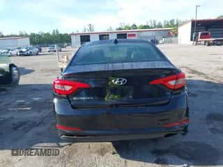 2017 Hyundai Sonata 2.4L z VIN 5NPE24AF7HH472947, wystawiony jako IAAI lot #43134133 z przebiegiem 129 726 mil mil oraz . Historia ofert i sprzedaży dostępna na DreamBid. Obrazek 6.