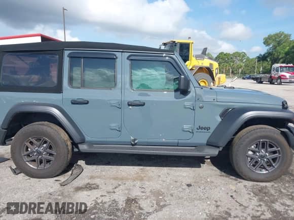 2024 Jeep Wrangler Willys с VIN 1C4PJXDG8RW334590, выставлен на аукционе IAAI как лот 42483813 с пробегом 8 575 миль миль и . История ставок и продаж доступна на DreamBid. Изображение 13.