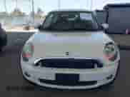 2010 MINI Hardtop с VIN WMWMF3C51ATZ25361, выставлен на аукционе IAAI как лот 42406652 с пробегом 70 593 миль миль и . История ставок и продаж доступна на DreamBid. Изображение 12.