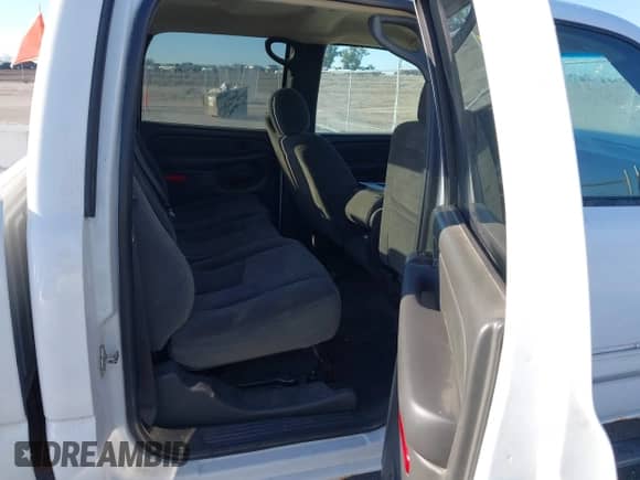 2007 Chevrolet Silverado 1500HD LS z VIN 1GCGK13U27F172888, wystawiony jako IAAI lot #43312240 z przebiegiem 134 399 mil mil oraz . Historia ofert i sprzedaży dostępna na DreamBid. Obrazek 8.