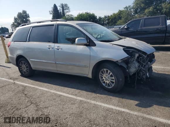 2010 Toyota Sienna XLE z VIN 5TDDK4CC8AS032007, wystawiony jako Copart lot #65611495 z przebiegiem 299 904 mil mil oraz Szkoda całkowita • Salvage title. Historia ofert i sprzedaży dostępna na DreamBid. Obrazek 4.