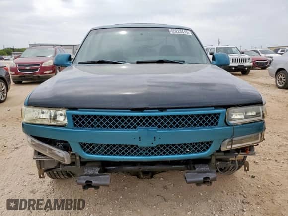 2002 Chevrolet Silverado 1500 z VIN 1GCEC14W22Z220823, wystawiony jako Copart lot #65223415 z przebiegiem 263 709 mil mil oraz Szkoda całkowita • Salvage title. Historia ofert i sprzedaży dostępna na DreamBid. Obrazek 5.