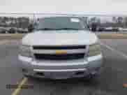 2010 Chevrolet Suburban Commercial z VIN 1GNUKHE30AR186320, wystawiony jako IAAI lot #41544991 z przebiegiem 216 037 mil mil oraz . Historia ofert i sprzedaży dostępna na DreamBid. Obrazek 12.