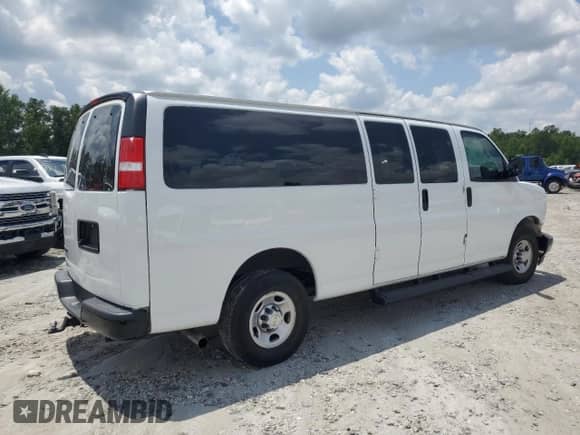 2023 Chevrolet Express Passenger LS z VIN 1GAZGNFP9P1125922, wystawiony jako Copart lot #64642045 z przebiegiem 41 915 mil mil oraz Szkoda całkowita • Salvage title. Historia ofert i sprzedaży dostępna na DreamBid. Obrazek 3.