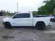 2021 Ram 1500 Laramie z VIN 1C6RREJT7MN828162, wystawiony jako IAAI lot #43386377 z przebiegiem 65 878 mil mil oraz . Historia ofert i sprzedaży dostępna na DreamBid. Obrazek 15.