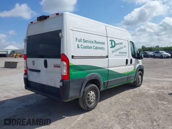 2020 Ram ProMaster Cargo z VIN 3C6TRVBG9LE105908, wystawiony jako IAAI lot #42561631 z przebiegiem 84 524 mil mil oraz . Historia ofert i sprzedaży dostępna na DreamBid. Obrazek 4.