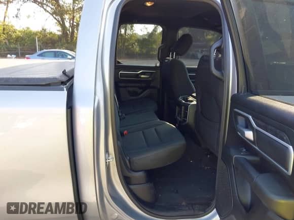 2022 Ram 1500 Big Horn z VIN 1C6RREBT4NN219126, wystawiony jako IAAI lot #43249041 z przebiegiem 134 956 mil mil oraz . Historia ofert i sprzedaży dostępna na DreamBid. Obrazek 8.