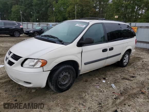 2005 Dodge Caravan SE with VIN 1D4GP24RX5B247636, listed as a Copart auction lot 71243355 with 172,390 mi miles and Salvage title. Bid and sale history available at DreamBid. Image 1.