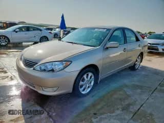 2005 Toyota Camry LE with VIN 4T1BF32K25U611330, listed as a Copart auction lot 72001735 with 147,925 mi miles and Clean title. Bid and sale history available at DreamBid. Image 1.
