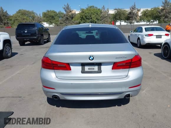 2019 BMW 5 Series 530e xDrive z VIN WBAJB1C52KB376389, wystawiony jako IAAI lot #42918926 z przebiegiem Nie podano mil oraz . Historia ofert i sprzedaży dostępna na DreamBid. Obrazek 16.
