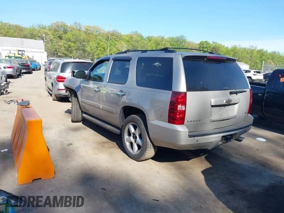 2007 Chevrolet Tahoe LS with VIN 1GNFK13007J358815, listed as a IAAI auction lot 42092019 with Not provided miles and . Bid and sale history available at DreamBid. Image 3.