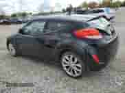 2013 Hyundai Veloster w/Black Int z VIN KMHTC6AD7DU138072, wystawiony jako Copart lot #90821765 z przebiegiem 123 633 mil mil oraz Czysty tytuł • Clean title. Historia ofert i sprzedaży dostępna na DreamBid. Obrazek 2.
