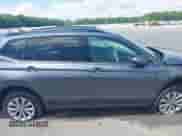 2018 Volkswagen Tiguan S с VIN 3VV0B7AX2JM124284, выставлен на аукционе IAAI как лот 42217825 с пробегом 80 502 миль миль и . История ставок и продаж доступна на DreamBid. Изображение 14.