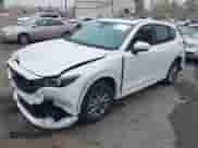 2024 Mazda CX-5 S Preferred z VIN JM3KFBCL4R0528914, wystawiony jako IAAI lot #43400189 z przebiegiem 7 680 mil mil oraz . Historia ofert i sprzedaży dostępna na DreamBid. Obrazek 2.