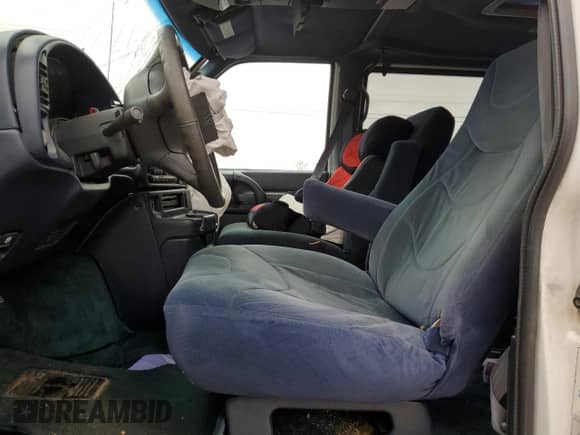 1999 Chevrolet Astro Cargo YF7 with VIN 1GBDM19W7XB150919, listed as a Copart auction lot 50349814 with 143,931 mi miles and Salvage title. Bid and sale history available at DreamBid. Image 7.