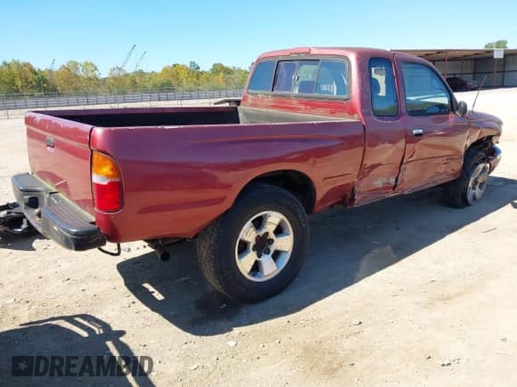 1998 Toyota Tacoma z VIN 4TAWM72NXWZ048525, wystawiony jako IAAI lot #43303270 z przebiegiem 306 334 mil mil oraz . Historia ofert i sprzedaży dostępna na DreamBid. Obrazek 4.