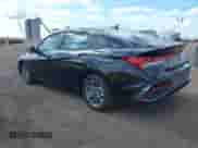 2025 Hyundai Elantra SEL Sport z VIN KMHLM4DJ9SU123170, wystawiony jako IAAI lot #43093903 z przebiegiem 1 868 mil mil oraz . Historia ofert i sprzedaży dostępna na DreamBid. Obrazek 3.