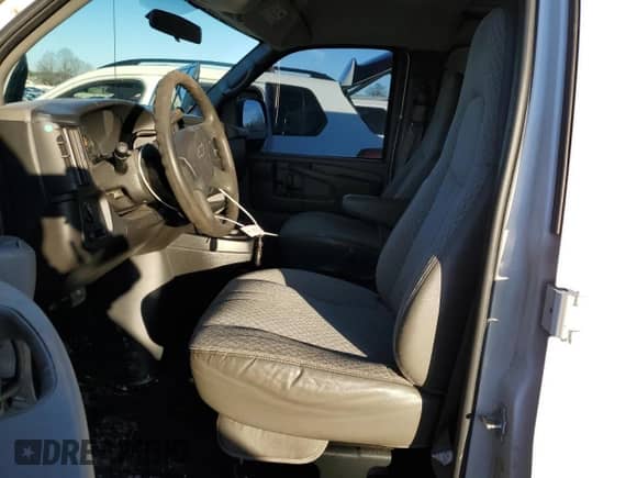 2006 Chevrolet Express Cargo z VIN 1GCEG15X261271318, wystawiony jako Copart lot #85412194 z przebiegiem 112 245 mil mil oraz Szkoda całkowita • Salvage title. Historia ofert i sprzedaży dostępna na DreamBid. Obrazek 7.
