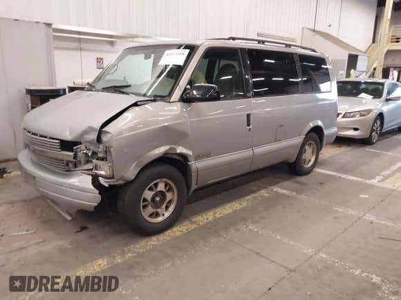 2000 Chevrolet Astro с VIN 1GNDM19WXYB219798, выставлен на аукционе IAAI как лот 41823618 с пробегом 181 822 миль миль и . История ставок и продаж доступна на DreamBid. Изображение 16.