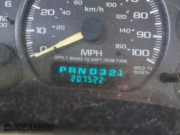 2000 Chevrolet Silverado 2500 LS z VIN 1GCFC29U8YZ144325, wystawiony jako IAAI lot #42044006 z przebiegiem 207 522 mil mil oraz . Historia ofert i sprzedaży dostępna na DreamBid. Obrazek 7.