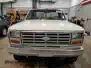 1986 Ford F-150 z VIN 1FTEF14N7GPB20380, wystawiony jako Copart lot #55316365 z przebiegiem 54 474 mil mil oraz Czysty tytuł • Clean title. Historia ofert i sprzedaży dostępna na DreamBid. Obrazek 5.