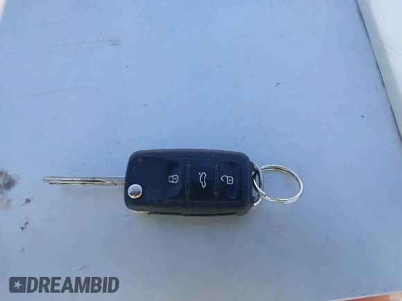 2012 Volkswagen Tiguan S с VIN WVGAV7AX1CW586635, выставлен на аукционе IAAI как лот 43473197 с пробегом 122 305 миль миль и . История ставок и продаж доступна на DreamBid. Изображение 11.