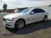 2010 BMW 7 Series 750i z VIN WBAKA8C51ACY36036, wystawiony jako Copart lot #67574805 z przebiegiem 85 113 mil mil oraz Czysty tytuł • Clean title. Historia ofert i sprzedaży dostępna na DreamBid. Obrazek 1.