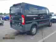 2018 Ram ProMaster Cargo z VIN 3C6TRVNGXJE122676, wystawiony jako IAAI lot #42917091 z przebiegiem 323 996 mil mil oraz . Historia ofert i sprzedaży dostępna na DreamBid. Obrazek 4.